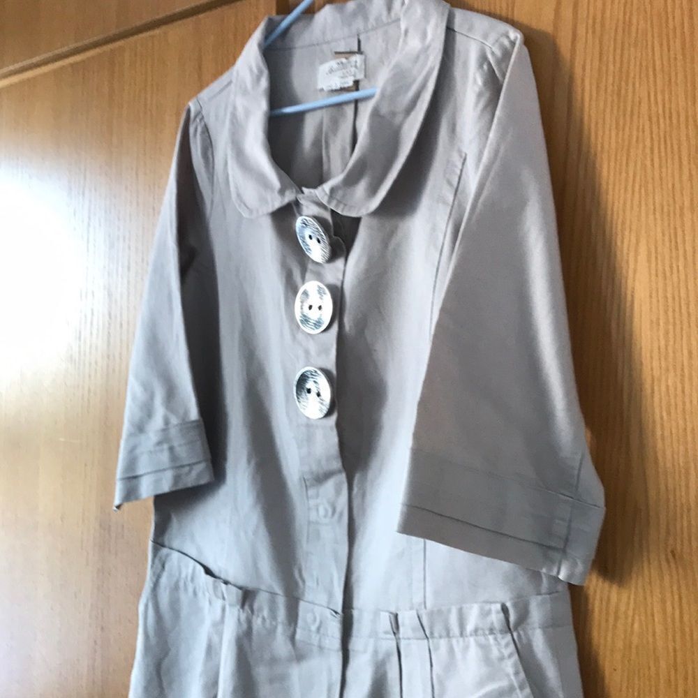 Banana USA light khaki button accent top, large - Picture 4 of 8